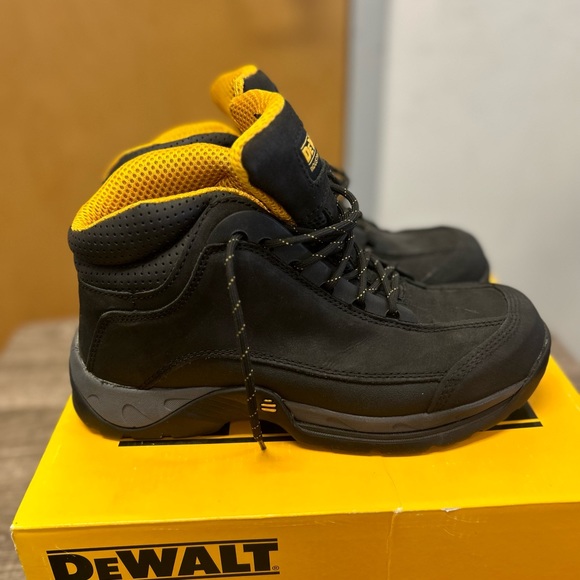 DeWalt Steel toe Boots - Picture 2 of 5